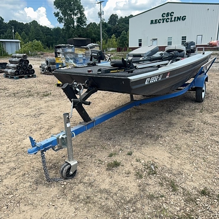 15 Foot Fishing Boat With Mercury 9.9 Horse Motor
