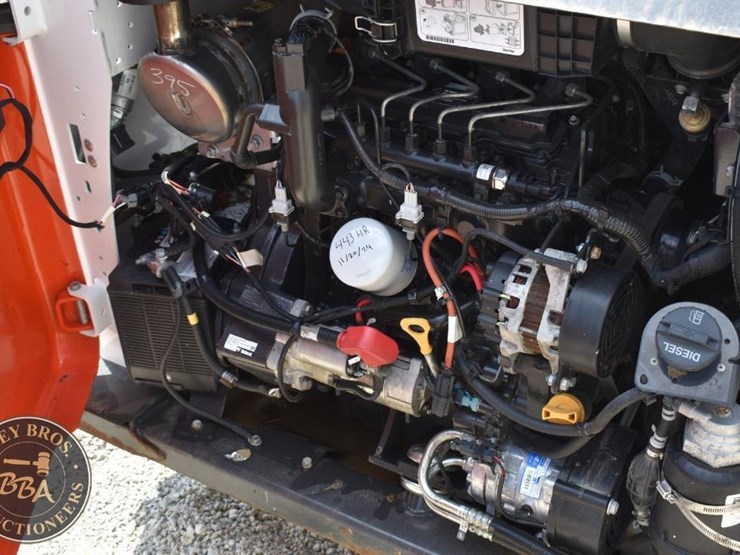2020-bobcat-s550-image-32