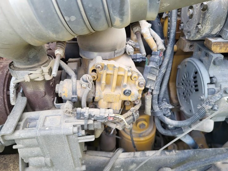 2008-peterbilt-384-image-70