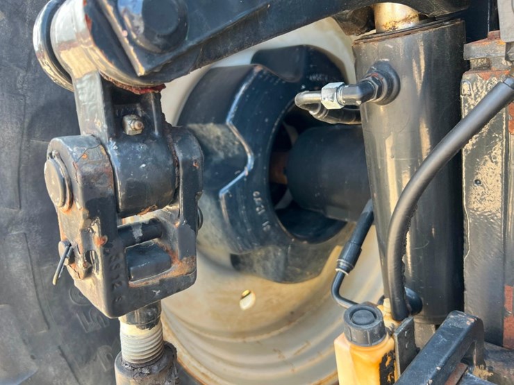 2014-new-holland-t8.360-image-12