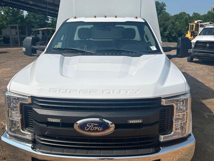 2020-ford-f350-xl-image-8