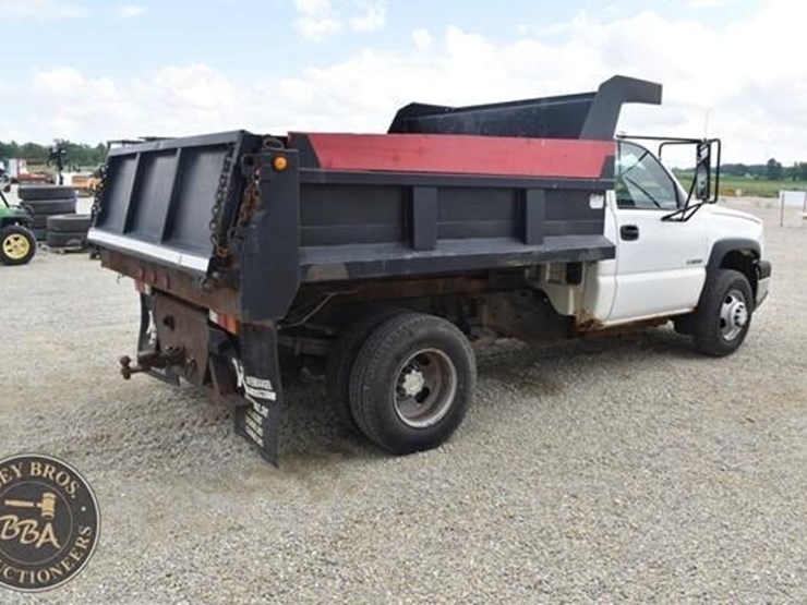 2005-chevrolet-3500-image-13
