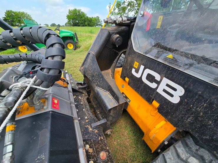 2022-jcb-3ts-8t-image-18