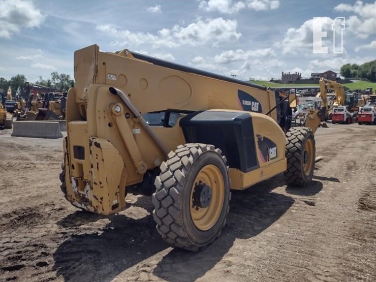 2017-caterpillar-tl1055d-image-31