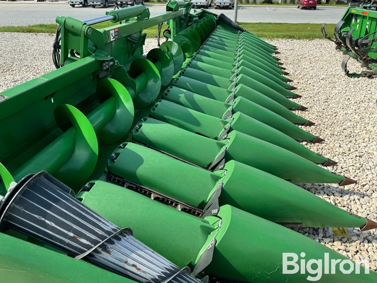 2022-john-deere-c18f-image-11