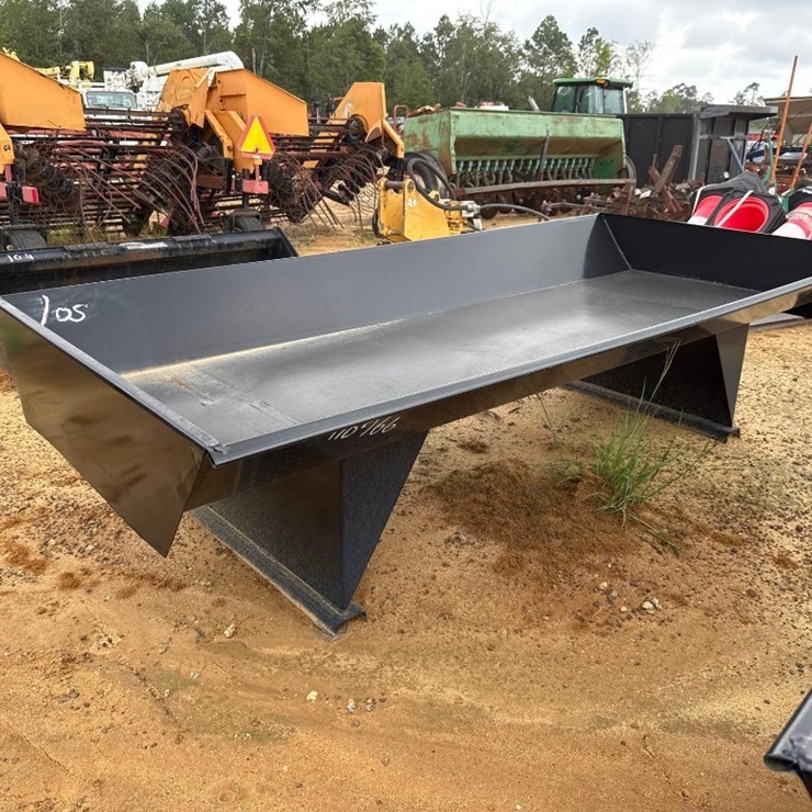 105 - METAL FEED BUNK 4' X 9'