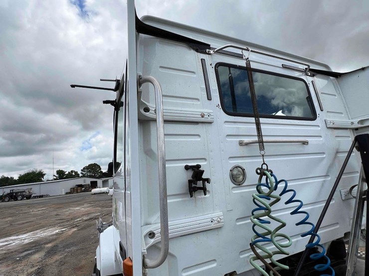 2007-volvo-vnl-truck-tractor-image-25