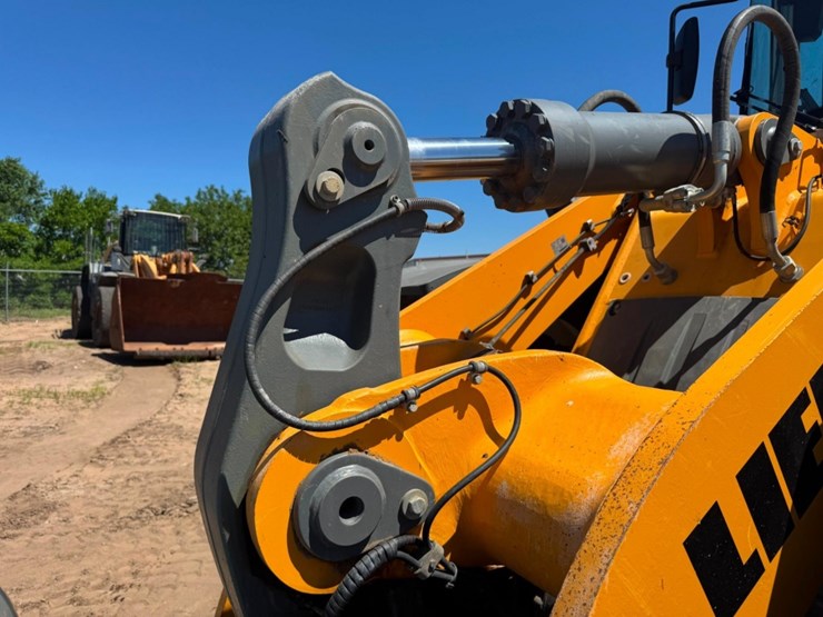 2021-liebherr-l556-image-15