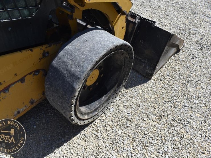 2018-caterpillar-262d-image-54