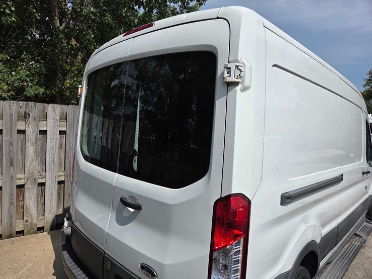 2016-ford-transit-t-250-van-image-19