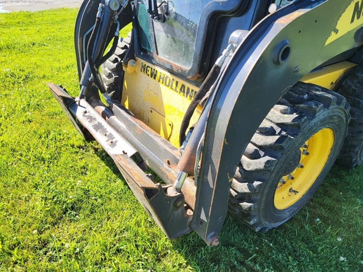 2014-new-holland-l216-image-31