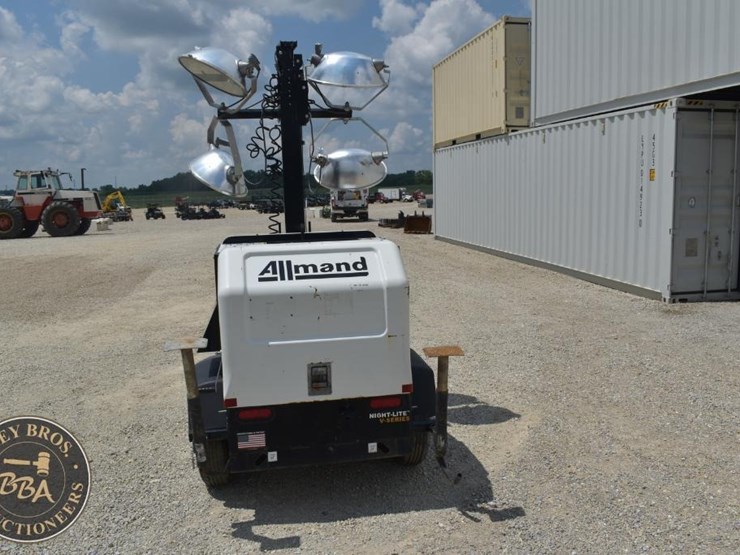 2019-allmand-bros-night-lite-v-series-image-7