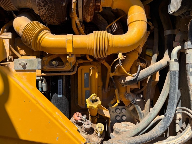 2013-deere-824k-image-21
