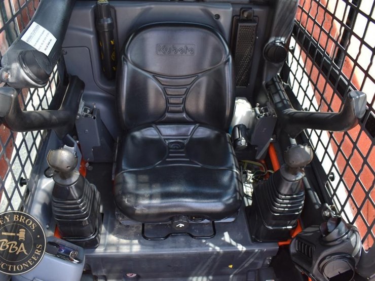 2017-kubota-ssv65-image-34