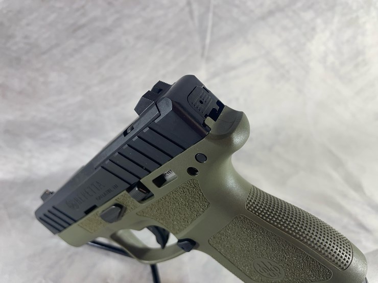 #4379-•-beretta-apx-a1-carry-9mm-luger-pistol,-sn:-axc157653-image-19
