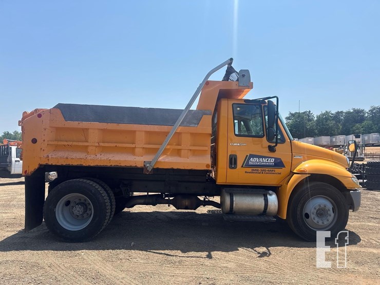 2013-international-durastar-4300-image-3