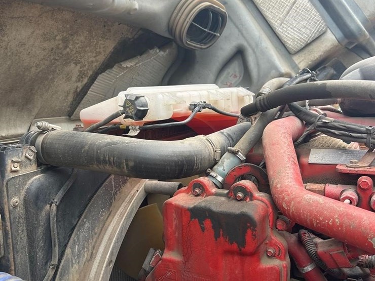 2016-volvo-vnl64t630-image-36