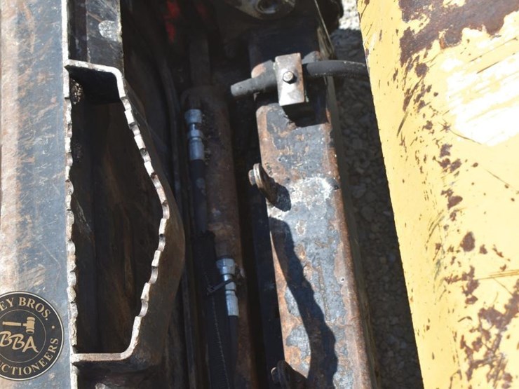 2018-caterpillar-262d-image-31