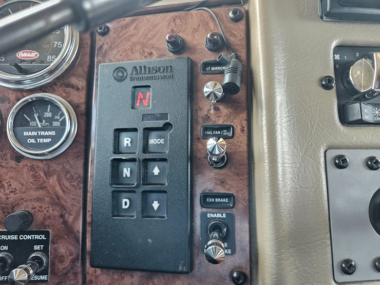 2007-peterbilt-335-image-76