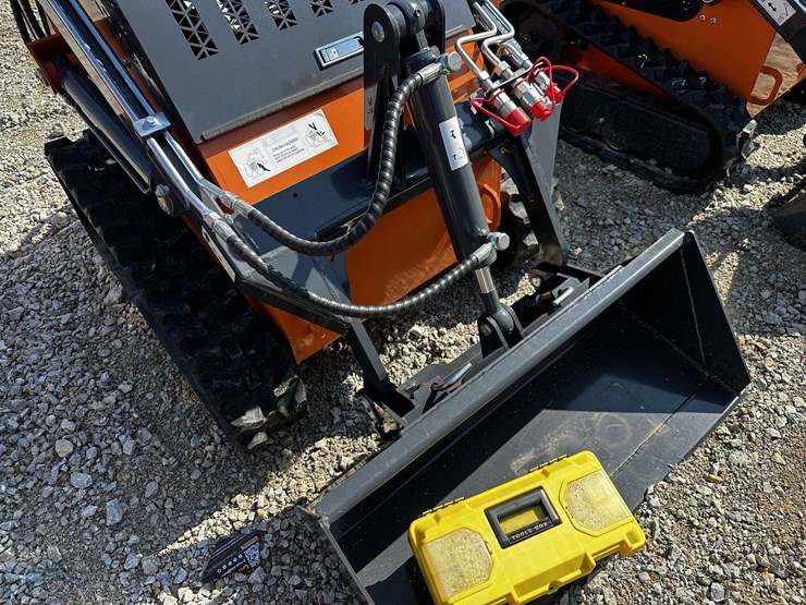 mini-skid-steer-image-6