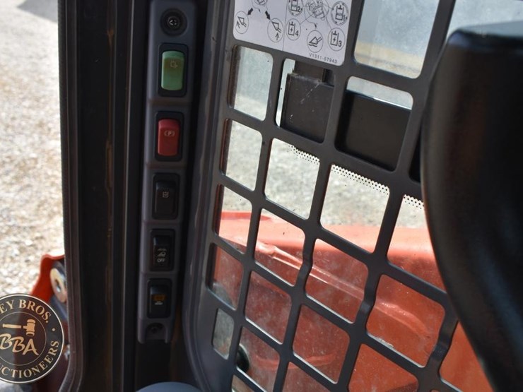 2020-kubota-ssv65-image-45
