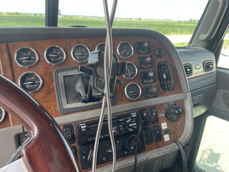 2007-peterbilt-388-image-23