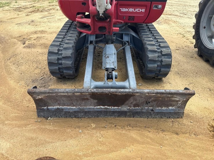 251---2023-takeuchi-tb230-excavator-image-11