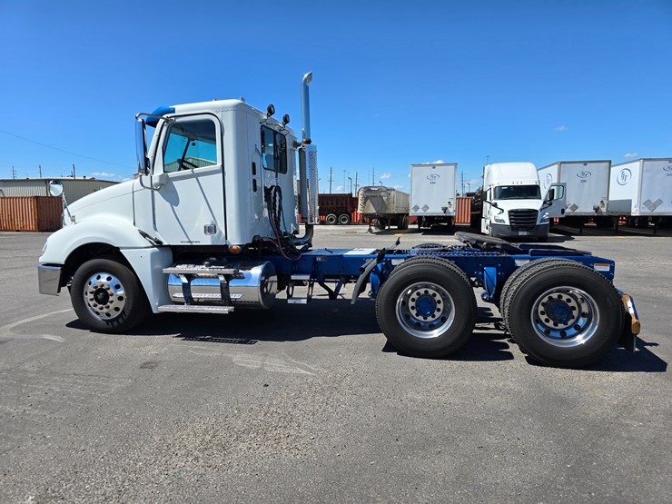 2020-freightliner-columbia-120-image-15
