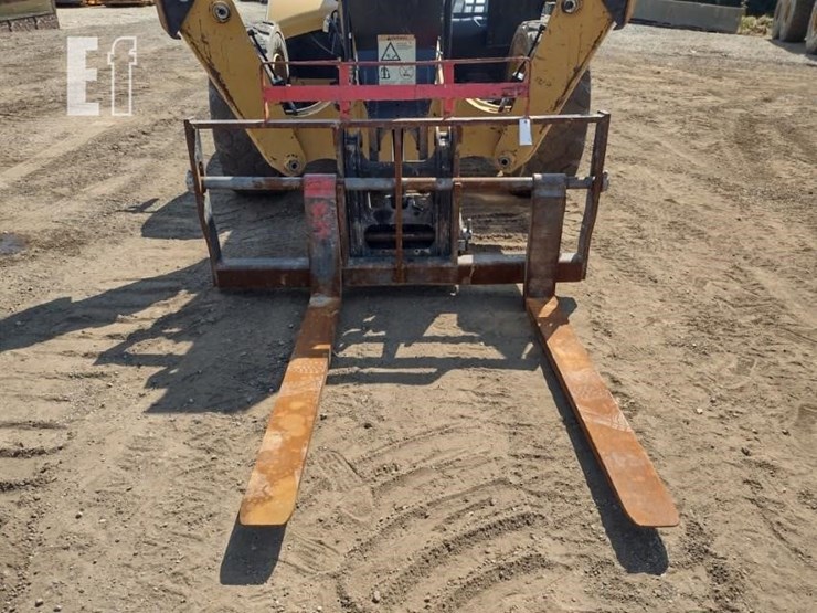 2019-caterpillar-tl1055d-image-14