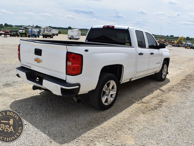 2017-chevrolet-silverado-1500-image-5