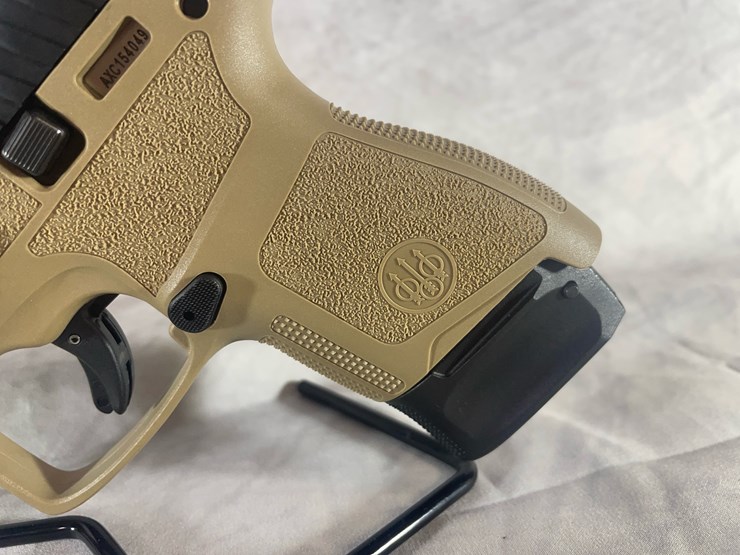 #4368-•-beretta-apx-a1-carry-9mm-luger-pistol,-sn:-axc154049-image-20