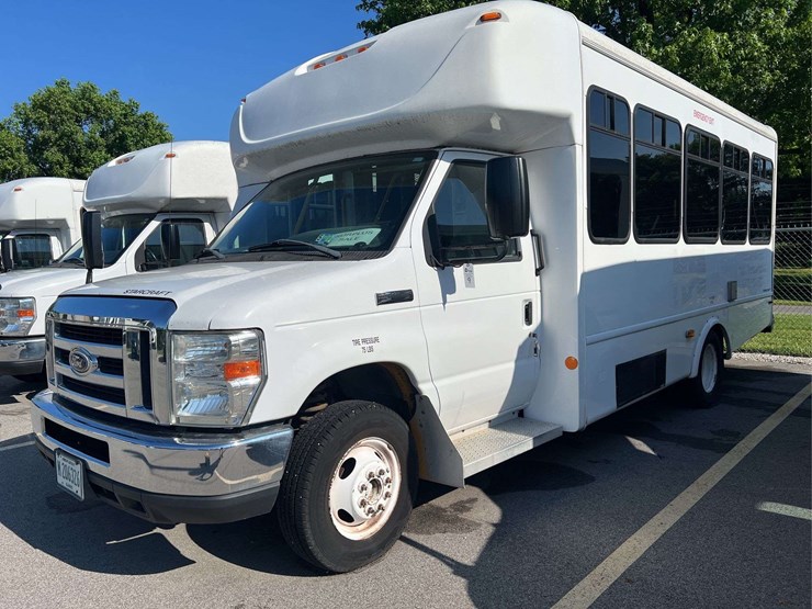 2016-ford-e450-image-1