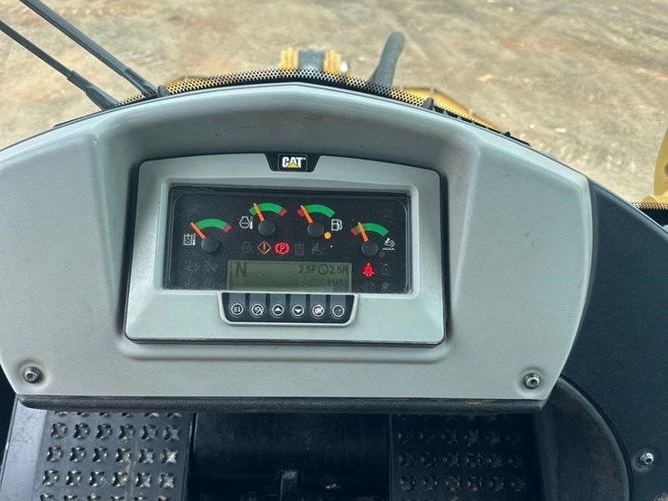 2019-caterpillar-953k-image-36