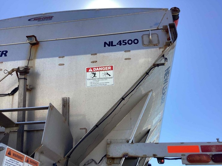 2021-case-trident-5550-spreader-image-33