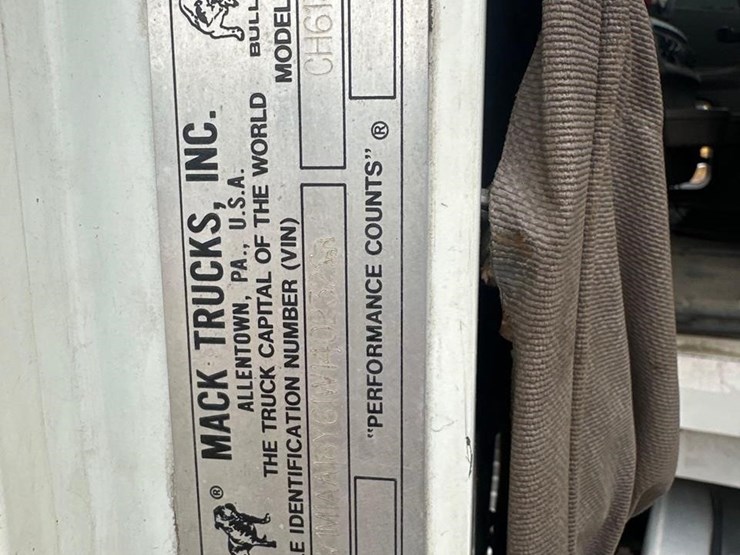 2001-mack-ch613-image-20