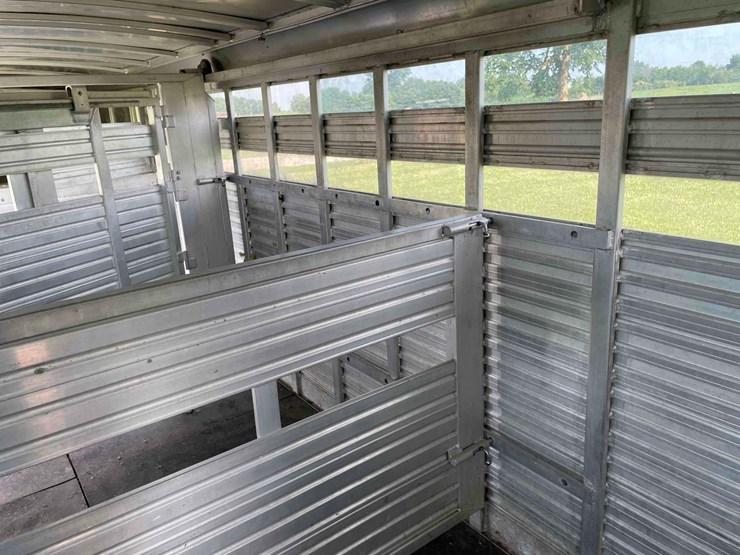 2006-8’x28’-c&c-aluminum-livestock-trailer-image-57