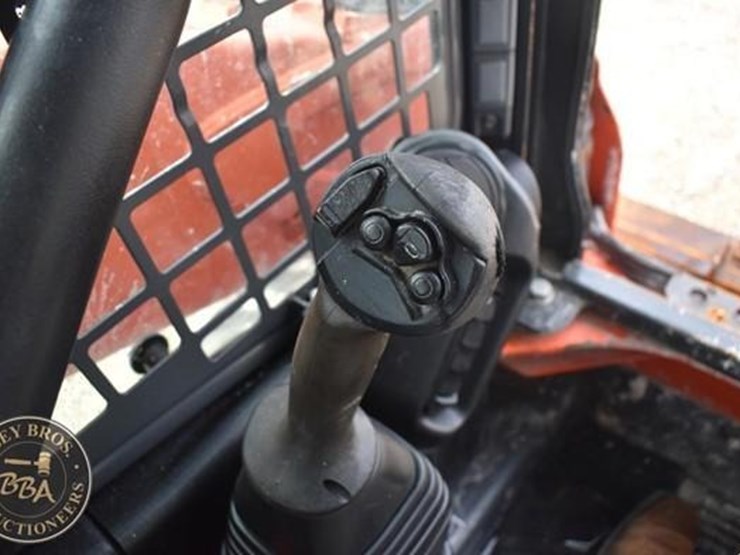 2017-kubota-ssv65-image-50