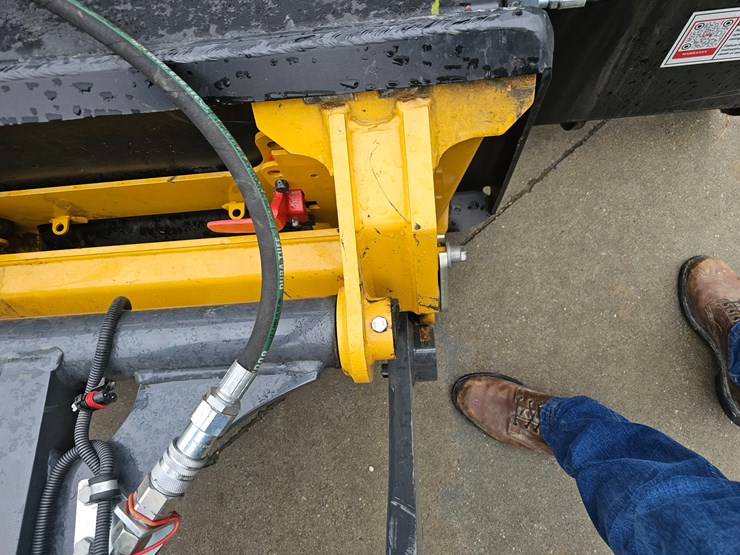 #17574-•-2024-deere-324-wheel-loader-image-24