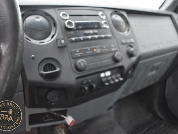 2013-ford-f550-image-35