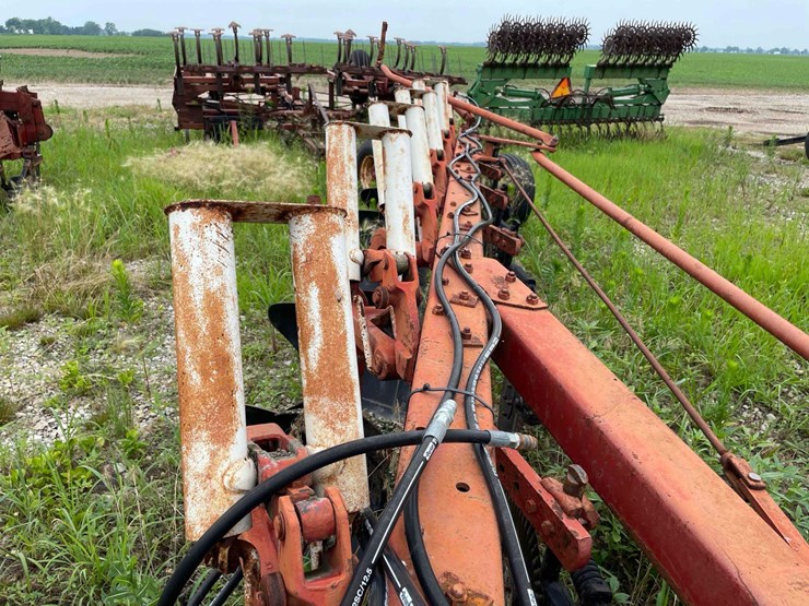 ih-720-6-bottom-plow-image-3