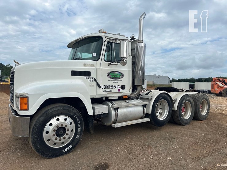 2001-mack-ch613-image-1