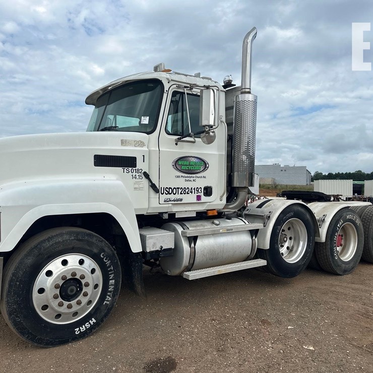 2001 MACK CH613