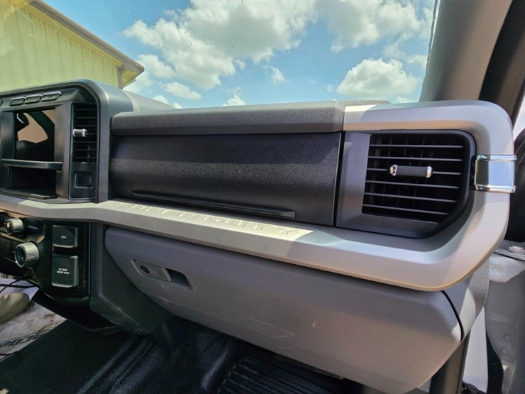 2024-ford-f350-image-28