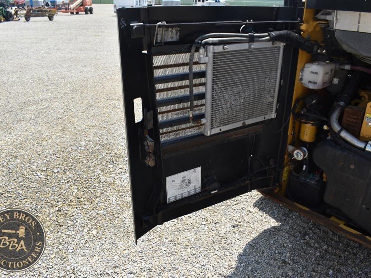 2021-caterpillar-262d3-image-34