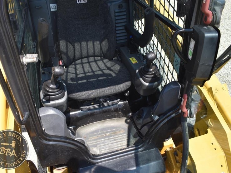 2015-caterpillar-272d2-image-35