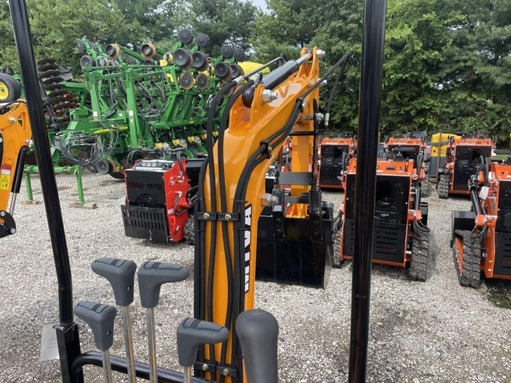 new-miva-mini-excavator:-6.6t-image-2