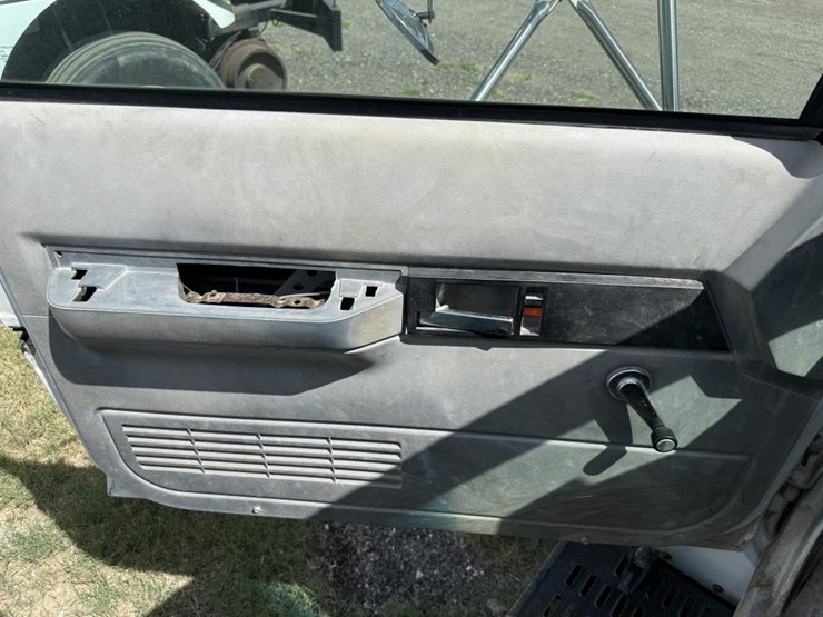 #202-•-1996-gmc-flatbed-dump--6--speed-manual-image-9