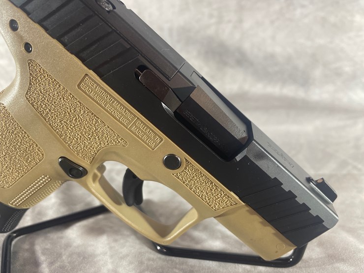 #4368-•-beretta-apx-a1-carry-9mm-luger-pistol,-sn:-axc154049-image-10