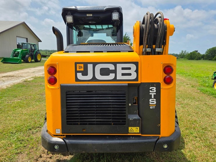 2022-jcb-3ts-8t-image-4