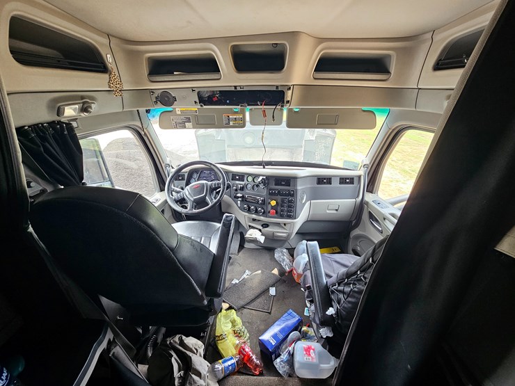 2018-peterbilt-579-image-80